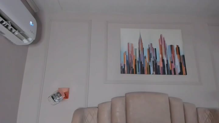 mia_kisses2