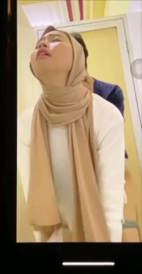 IndoBokep - Jilbab Andin Ngewe Di Kamar Mandi
