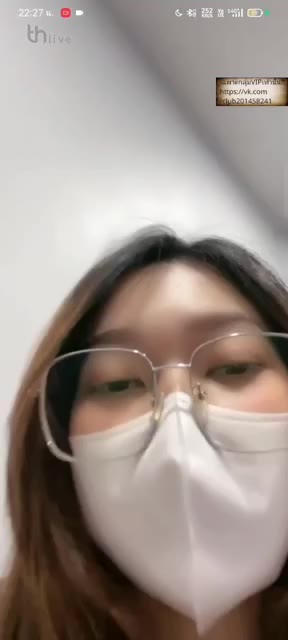 Cewek Pirang Berkacamata Live Sambil Colmek