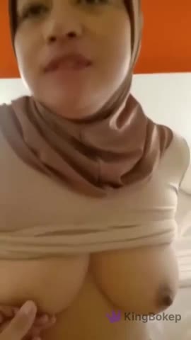 Binor Jilbab Dimainin Sampai Muncrat Squirt