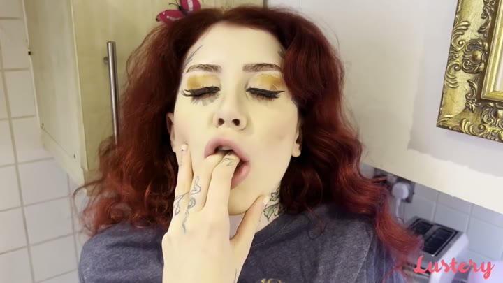 E2288 Eva Roo Tease For Two