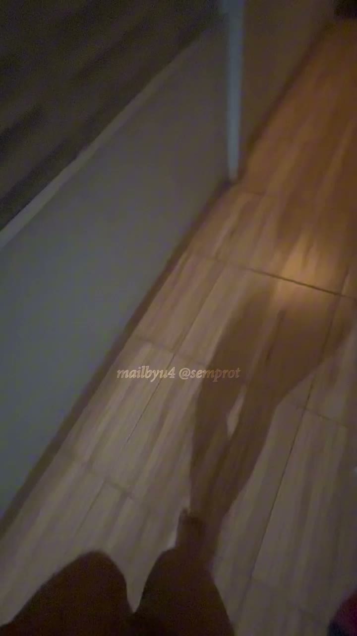 colmek di depan kamar kos