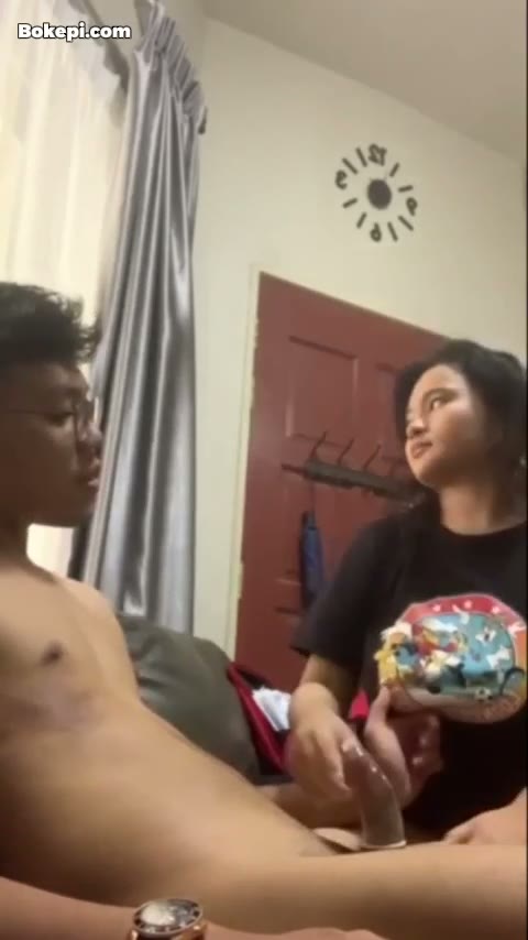 Bokep Indo - Main Sama Pacar Saat Ortu Gak Ada, Pake Kondom Dulu