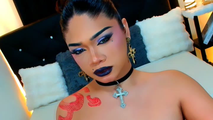 ava_lux