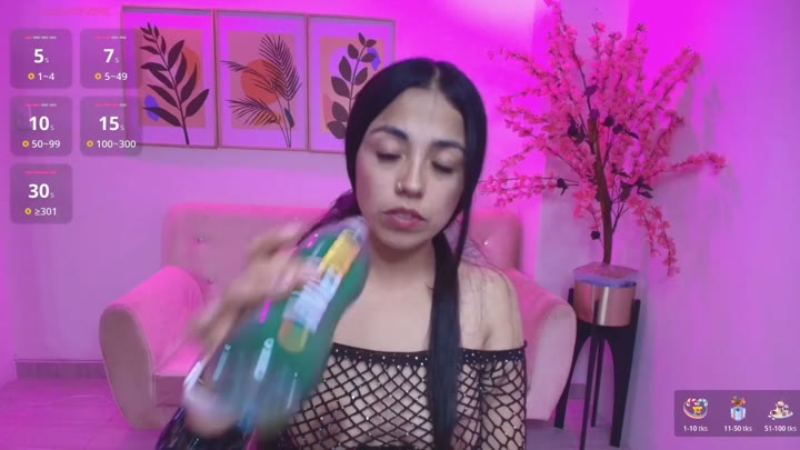 sara__strawberry