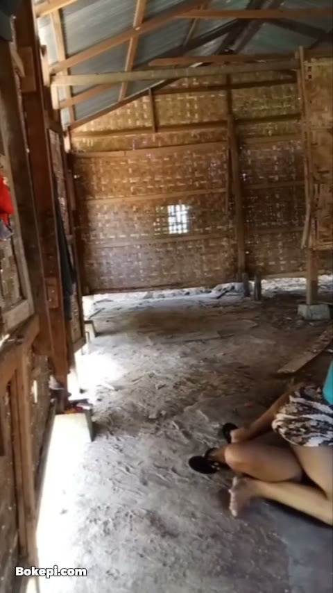 Bokep Indo - Selingkuh Dengan Tetangga di Gubuk Tua, Ceweknya Marah Dikeluarin Didalem