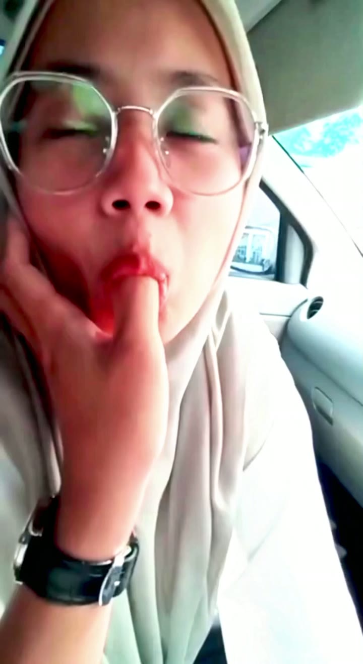 handjob di mobil
