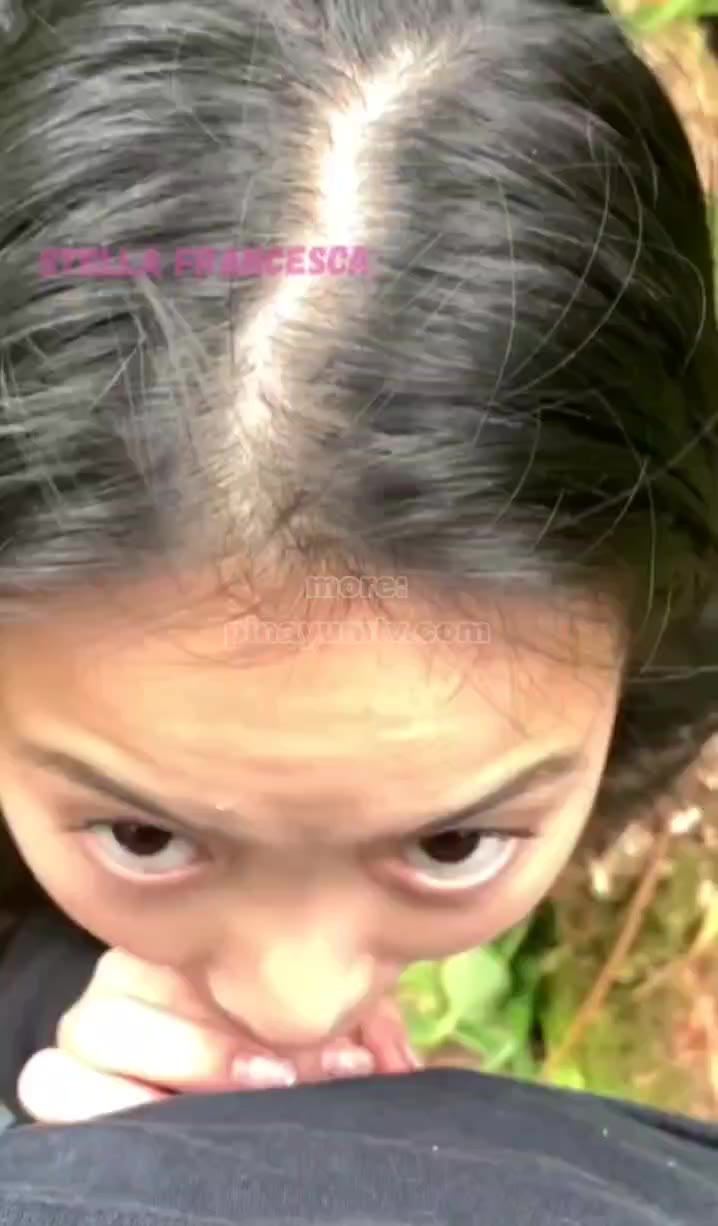 Bokep Indo - Dedek Gemes Sepongin Cowoknya Yang Lebih Tua di Kebun