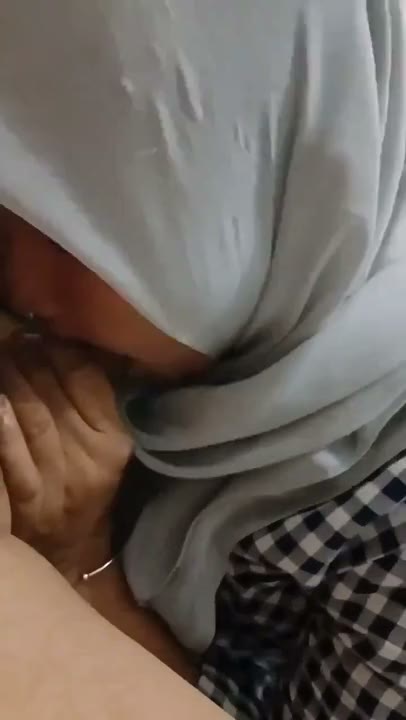 Mbak siti Maisaroh hisap kontol