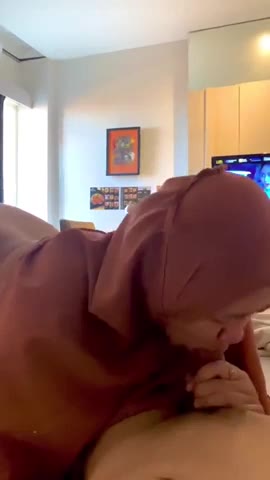 Tante Hijab Ngewe Lepas Sepong Kontol https 2s ggYCX (480)