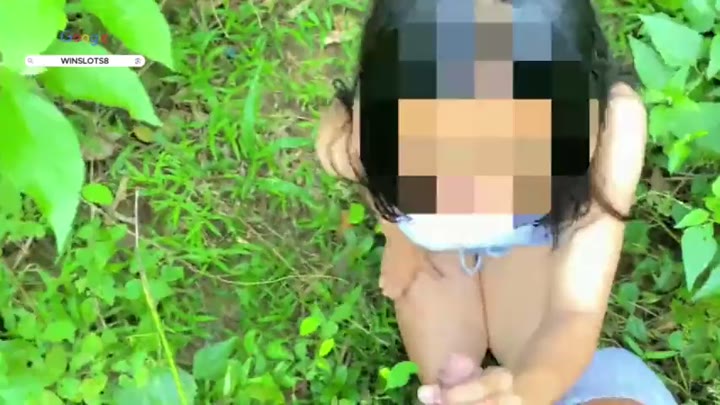 di ajak pacar bercocok taman di kebun