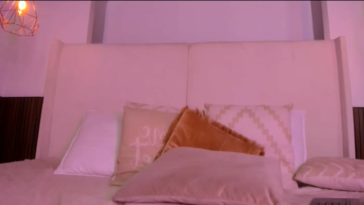 eloisa_cleavage_