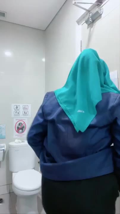 Jilbab Semok Tembem Colmek Di Wc Kantor