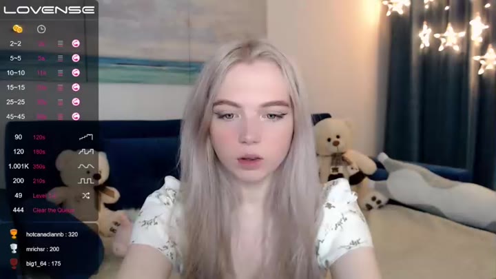 small_blondee