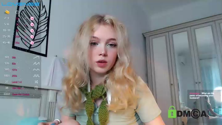 small_blondee