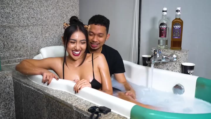 Mandi Bareng Meli Gp Selebgram Nakal Jilatin Leher Doodstreem Doodflix Update Lulustream