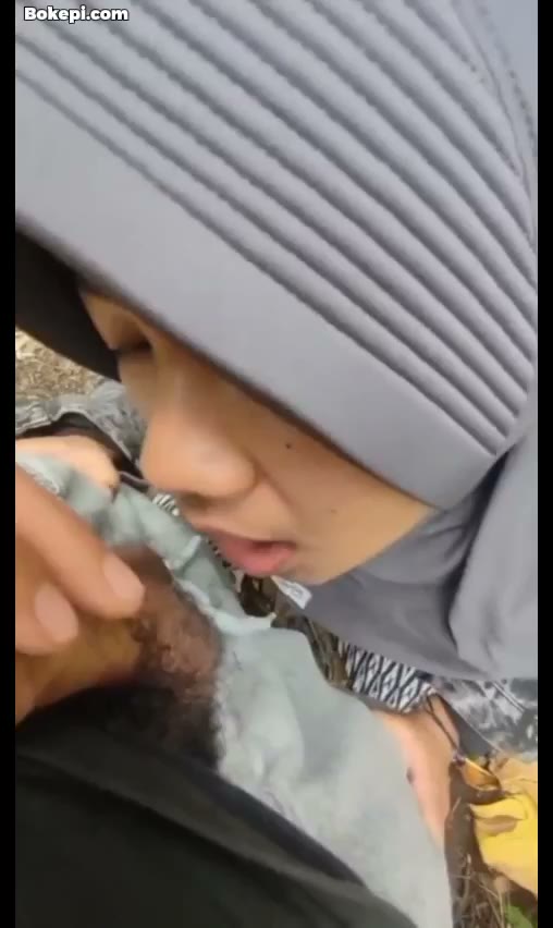 Bokep Indo - Melda Jilbab Sepong di Hutan Deket Jalan, Pengen Dikeluarin