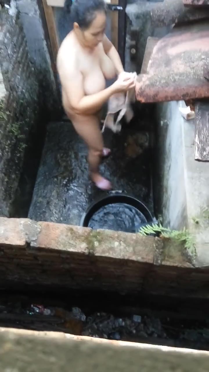 binor sebelah mandi