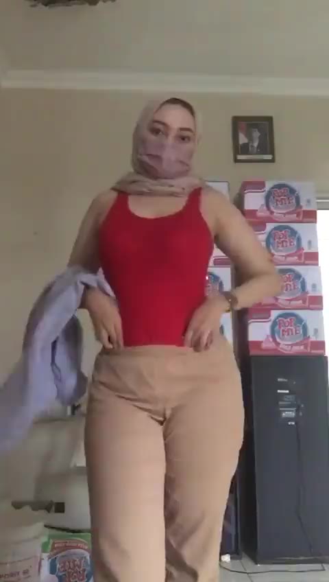 Ukhty Mau Ganti Baju