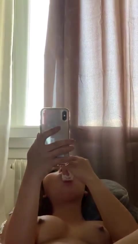 Selebgram Cantik Lagi Colmek Pake Botol