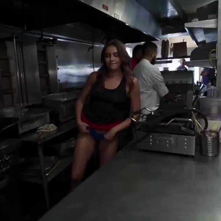 Tamu Rahasia di Dapur