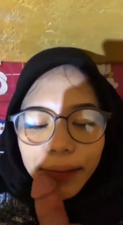 Hijab kaca mata lagi mesum (720)