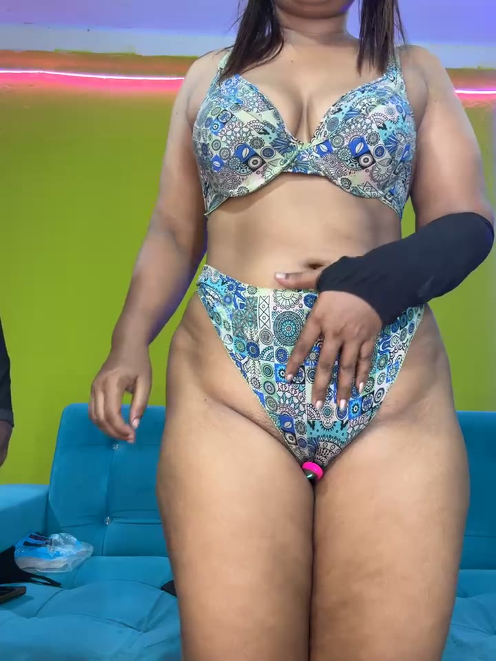 Latina-Booty cam recording