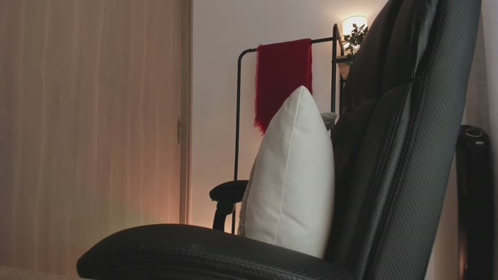 juli_hairy