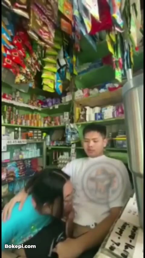 Bokep Terbaru - Disepongin Pelanggan Warung Yang Janda