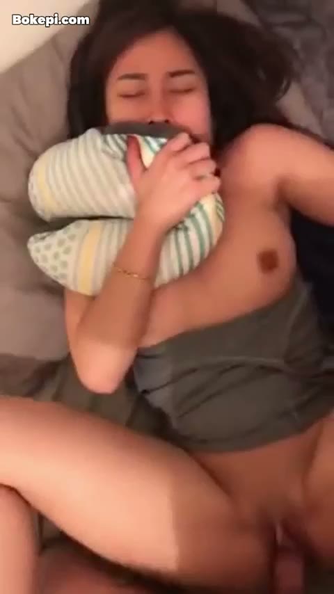 Bokep Indo - Pacar Sengaja Cuma Pake BH Biar Cowoknya Sange