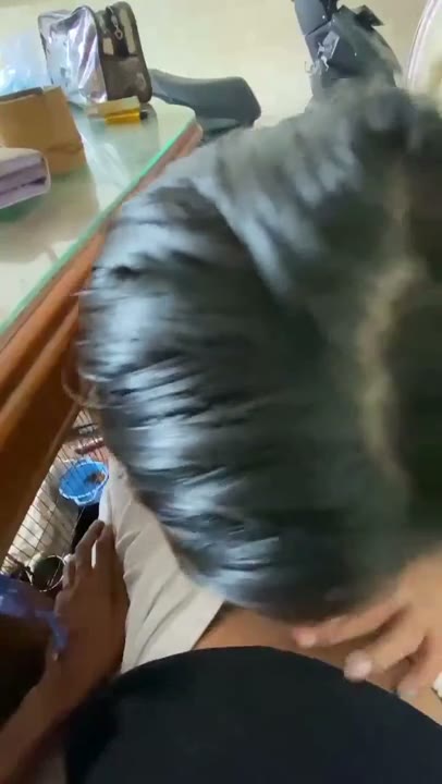 Ngemut kontol di tempat umum