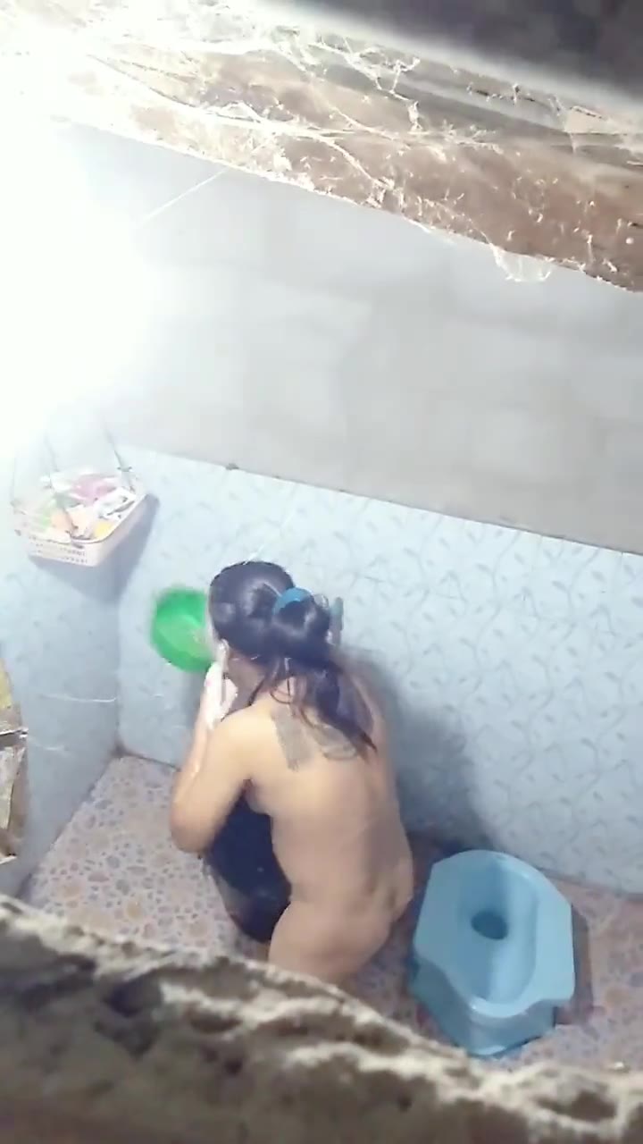 ngintip tato di punggung