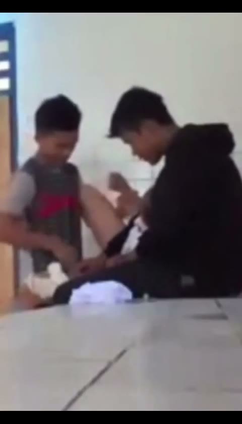 Bokep Indo - Gadis Dipeke 2 Orang Di Gudang Aula