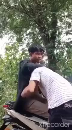 Full gay remaja Indonesia ngentod dihutan sampek crot di luar