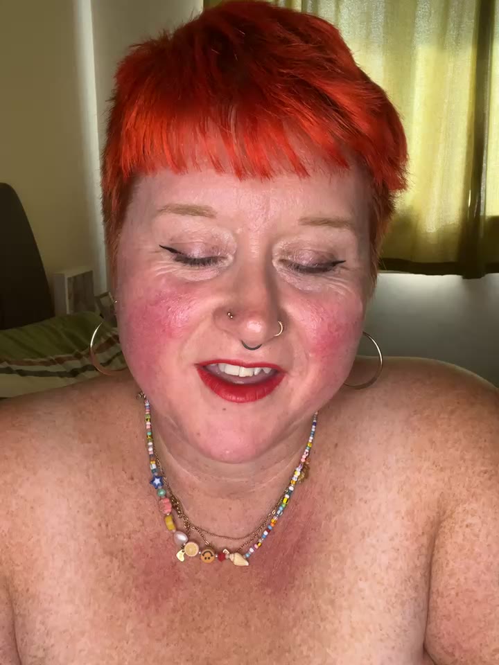 BustyRedxx