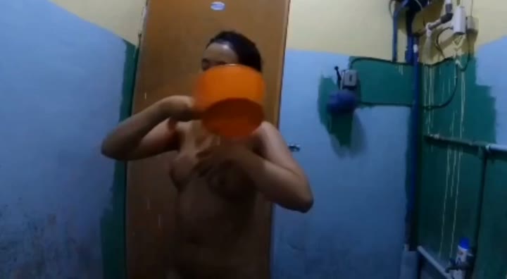 rekam ponakan mandi