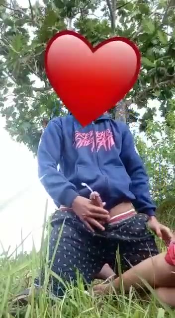 Ukhti Ngewe di Kebun Ngomong Aduh Yangg Sakit