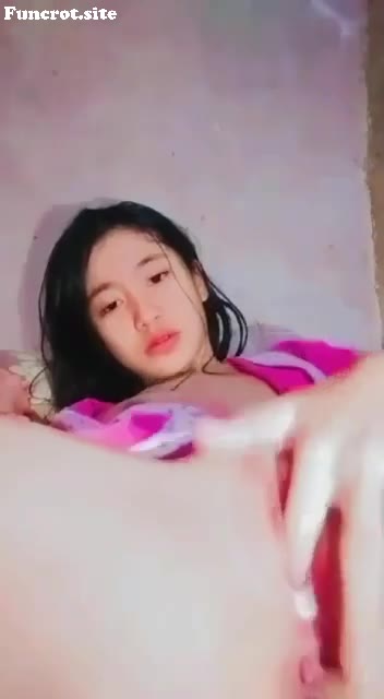 Si Cantik Pamer Memek Pink
