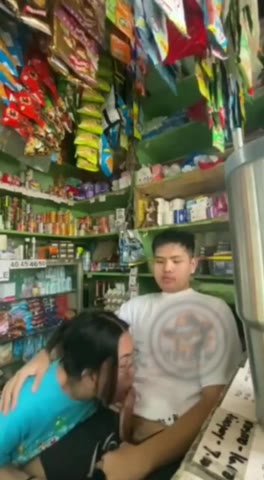 penjaga warung ajakin nyepong tante