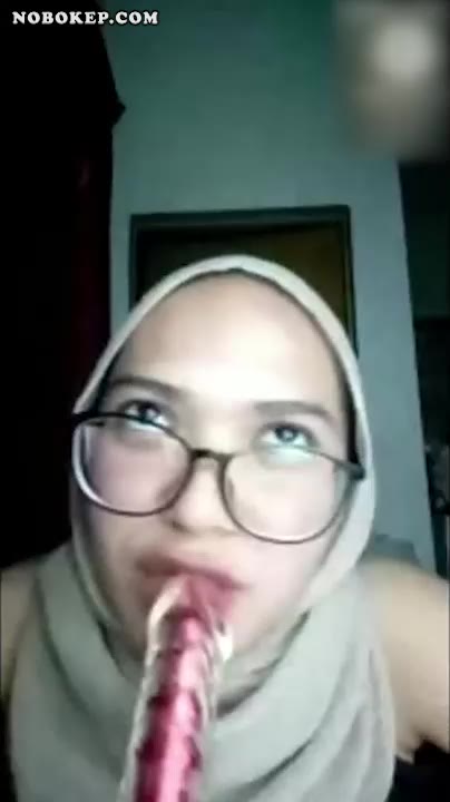 Bokep Indo Vcs Reni Hijab Kacamata Omek Dildo Doodstreem Lagi Viral Toketbagus
