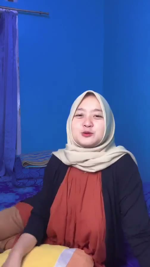 Live Host Mom Biti Hijab Gak Pake Bra - Join