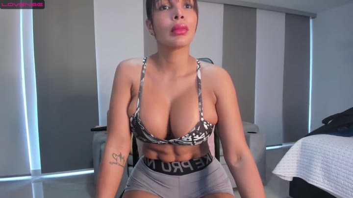 angelina_fit