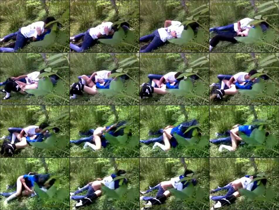 jilbab dientot di hutan