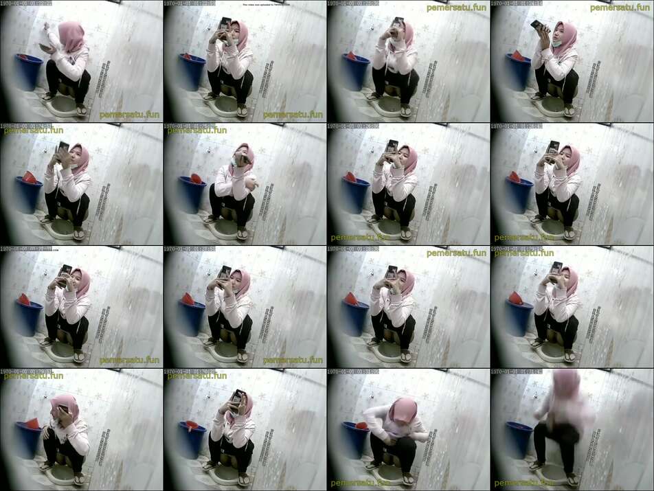 Ngintip gebetan hijab di kamar mandi