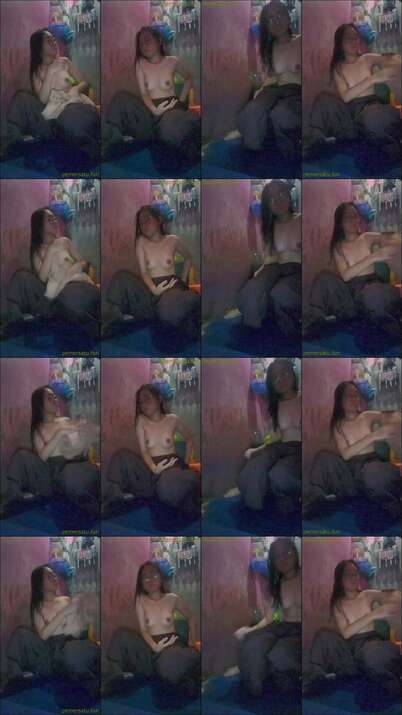 Elia ABG 18yo Kacamata Lugu Imut Bugil Colok Memek Becek (24)