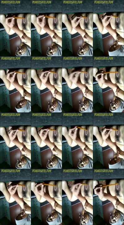 mamah jilbab bersihin memek pakai sikat gigi 1-merged-1684168473047