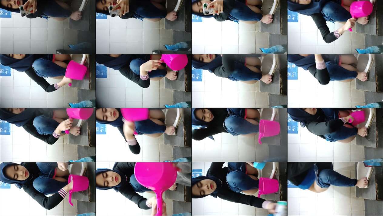 Bokep Indo Hijab Lagi Pegang Gayung Pink