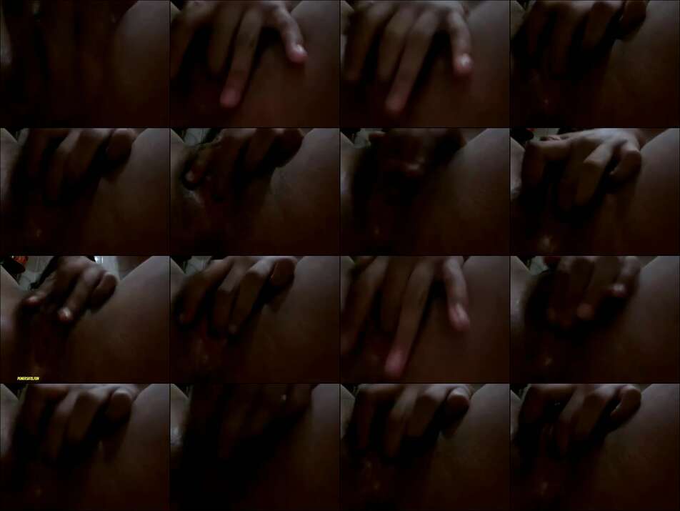 Bokep Nerd Petit ABG 18yo Kacamata Colok Memek Basah (4)