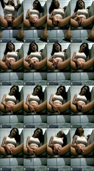ketika pacar cantik kirim video colok memek di wc (5)
