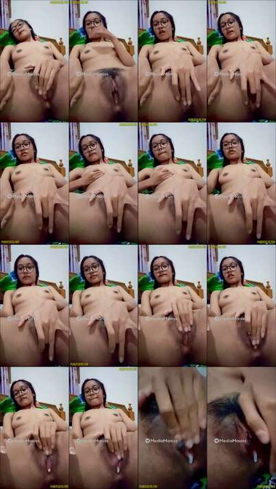 abg cantik 18yo kacamata colok memek